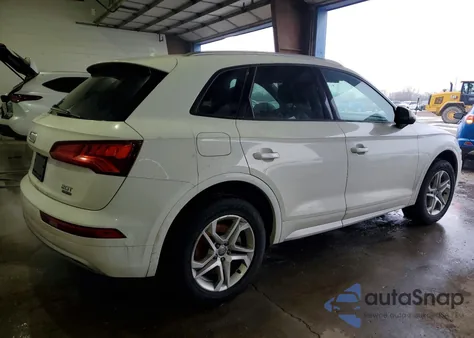 2018 Audi Q5 Premium z USA, uszkodzony, nr VIN WA1ANAFY4J2007980